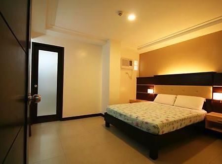 Olongapo Travel Lodge Exterior foto